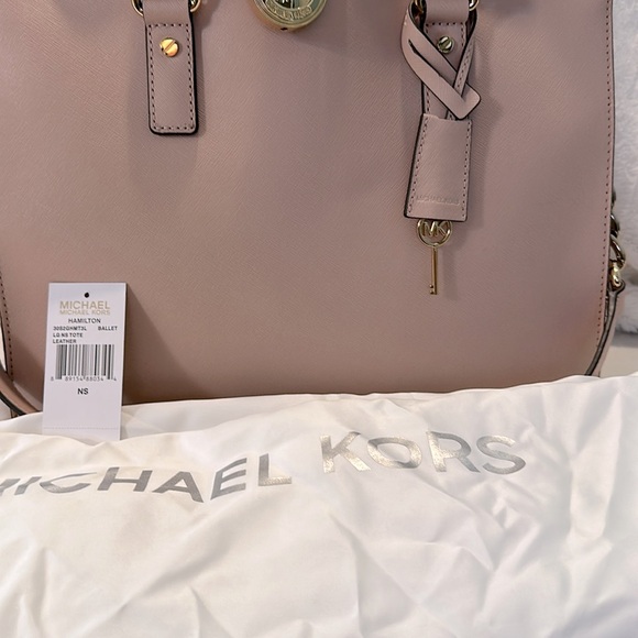 Micheal Kors Hamilton Large Saffiano tote - color in Ballet w/ gold hardware - Picture 12 of 14